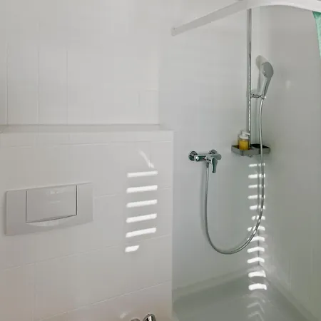 شقة Cosy A 5 Min A Pied Des Bains Avec Parking لوكباد